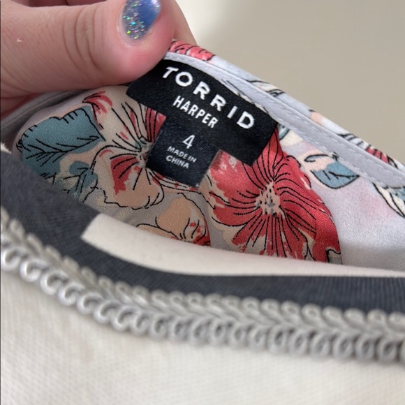 Torrid Women’s Short Sleeve Blue Floral‎ Button Harper Blouse Plus size 4X - Picture 3 of 8